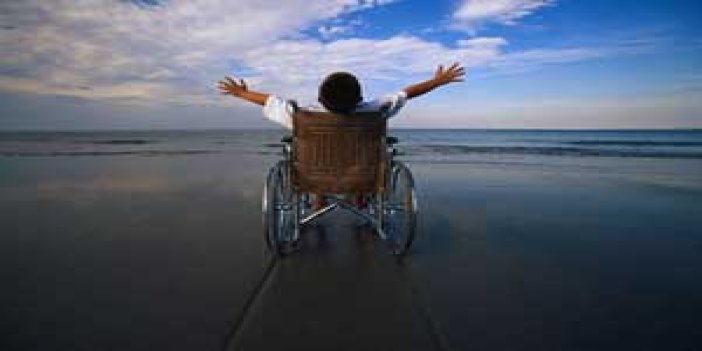 Engellilere yardım sergisi