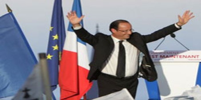 Hollande'ın uçağına yıldırım düştü