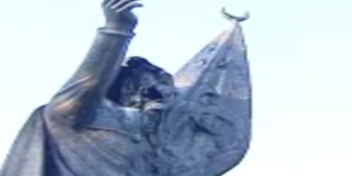Sabiha Gökçen heykeli yandı