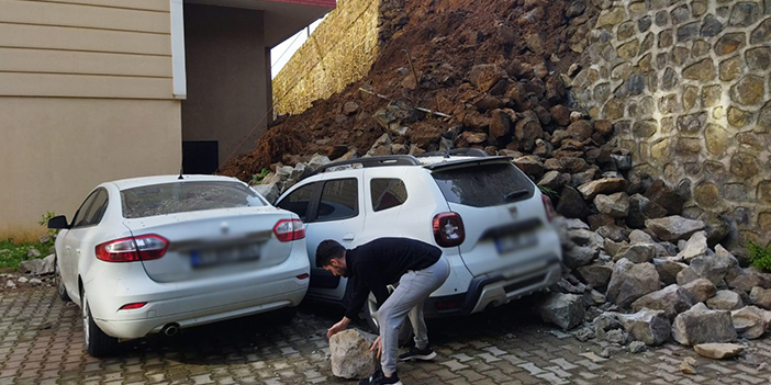 Trabzon'da sitenin istinat duvarı çöktü! Araçlar hasar gördü