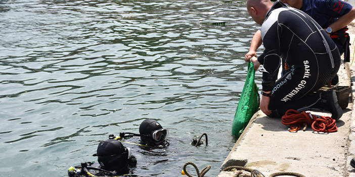 Trabzon'da dalgıçlar Dünya Çevre Günü'nde denizde dip temizliği yaptı