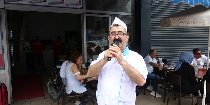 Trabzon'da pide ustası müşterilerine konser veriyor 