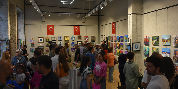 Trabzon'da 2022-2023 sanat sezonu "Küçük İşler" sergisiyle sona erdi