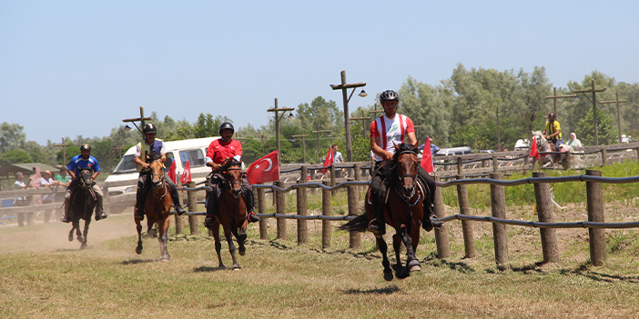 Samsun'da at yarışları nefes kesti
