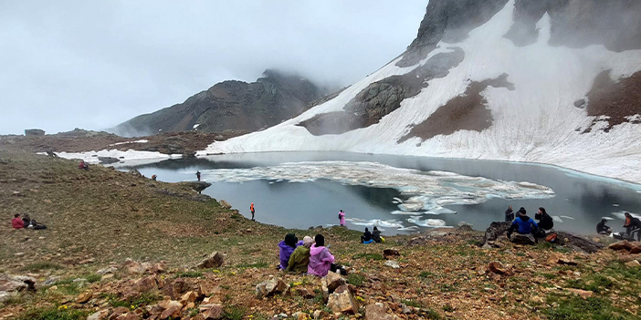 Artabel Gölleri Trabzonlu dağcılara bir günde dört mevsim yaşattı