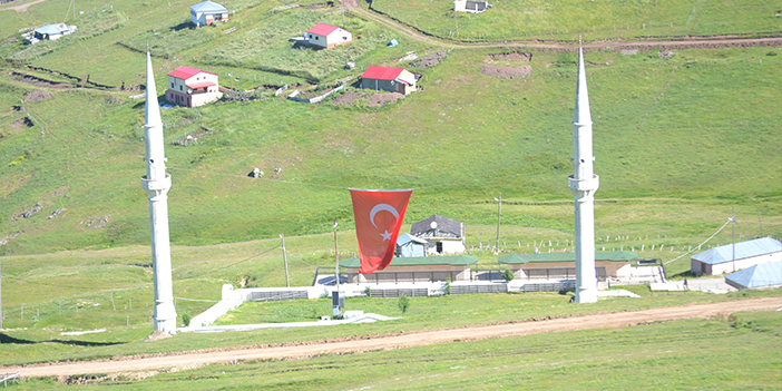 Trabzonlu minare ustası Kadırga Yaylası'nda yaptığı minarelerin anlamını dile getirdi