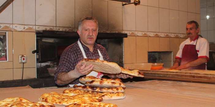 Bayburt'ta fırıncıların 200 derece ateş başında ekmek mesaisi