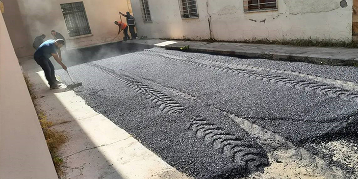 Bayburt'ta okullarda asfaltlama çalışmaları başladı  