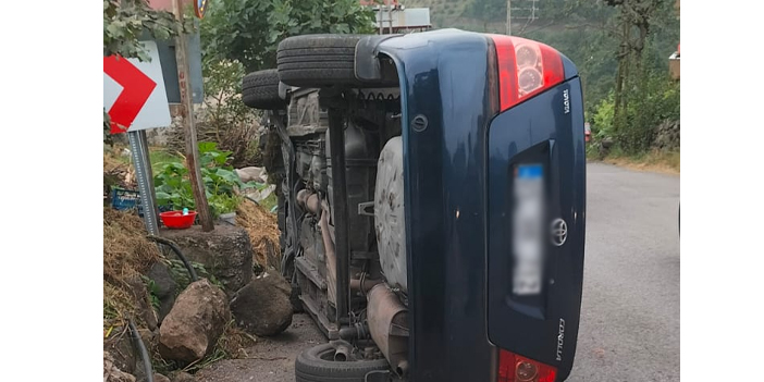 Trabzon'da yayla yolunda kaza! Duvara çarparak takla attı 