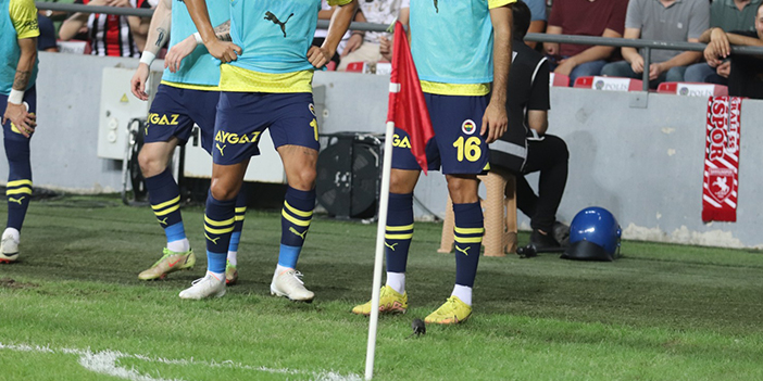 Samsunspor-Fenerbahçe maçında ilginç an! Sahaya minik misafir
