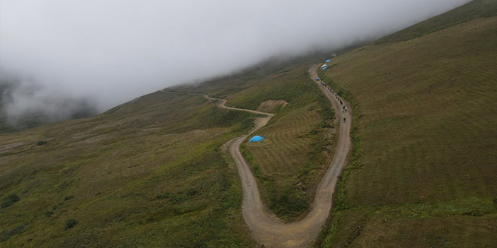 Bayburt ve Trabzon arasında bulunan tehlikeli yolda pedal çevirdiler 