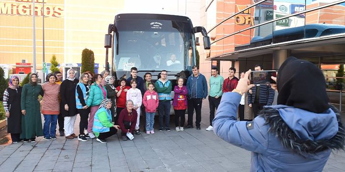 Özel bireyler ve ailelerinin Trabzon yolculuğu başladı