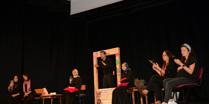 Trabzon'da teknolojik bağımlılığı tiyatroyla anlattılar