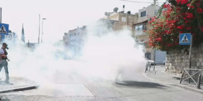 Mescid-i Aksa'da 4. cuma! İsrail polisi namazın ardından yine gaz bombasıyla saldırdı
