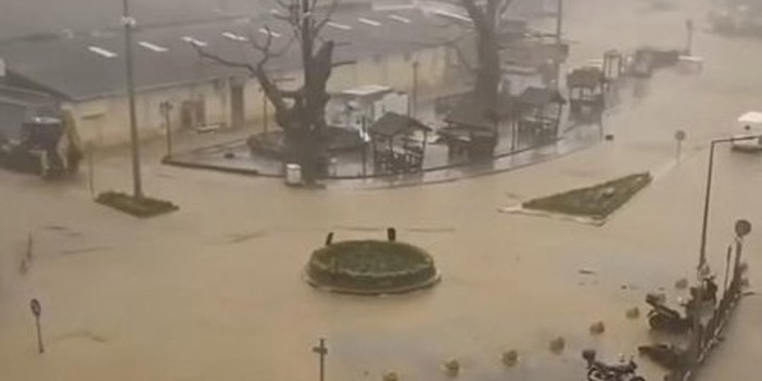 Zonguldak'ta fırtına etkili oldu! Eğitime ara verildi