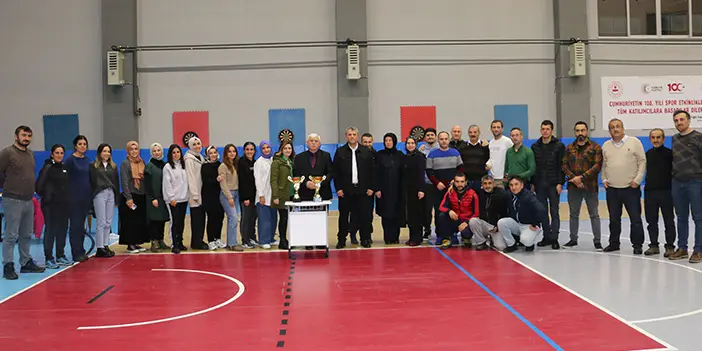 Trabzon'da öğretmenler dart turnuvası düzenledi
