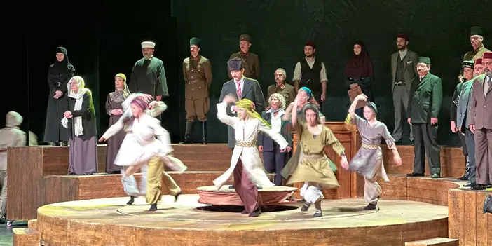 Samsun'da "Cumhuriyete Doğru" tiyatro oyunu sahnelendi