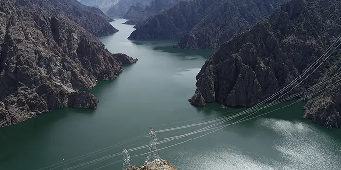 Türkiye’nin en yüksek barajı yeni yıla enerji üretimiyle girecek