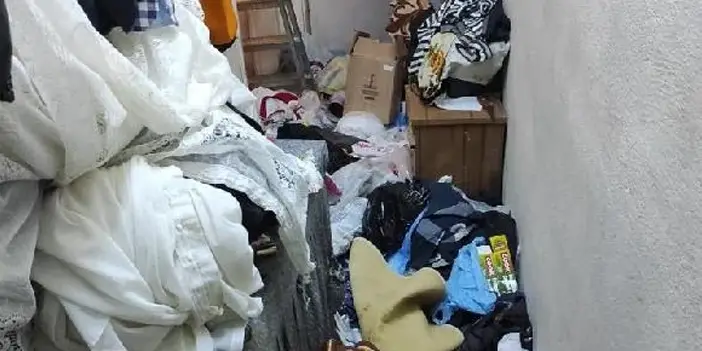 Eskişehir'de anne ile oğlunun yaşadığı evden 45 ton çöp çıktı