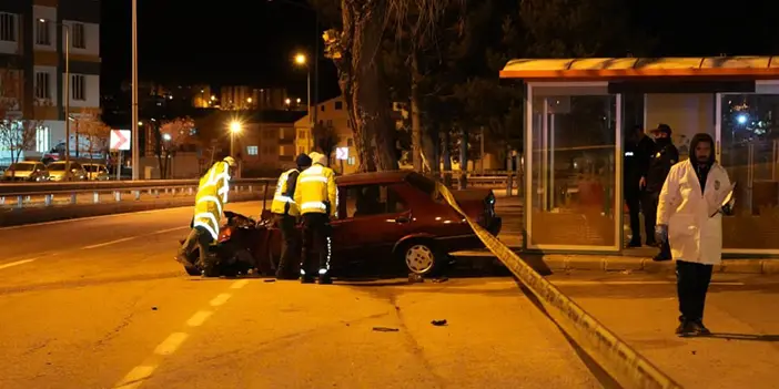 Bayburt'ta trafik kazası! Hurdaya dönen araçta 1 kişi hayatını kaybetti