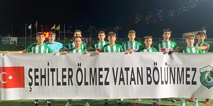 Trabzon’daki futbol müsabakasında anlamlı hareket! “Şehitler Ölmez Vatan Bölünmez” 