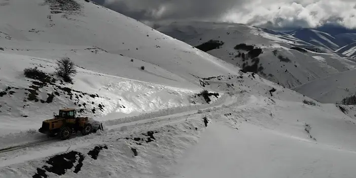 Bayburt'ta 170 köy yolunda karla mücadele! 