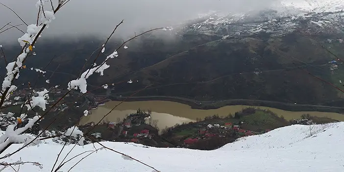 Trabzon'da kar yağışı etkisini artırıyor! 50 mahalle yolu ulaşıma kapandı