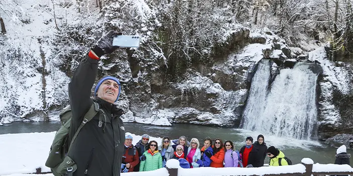 Trabzon'da doğaseverler Kadıralak Yaylası'nda karın tadını çıkardı