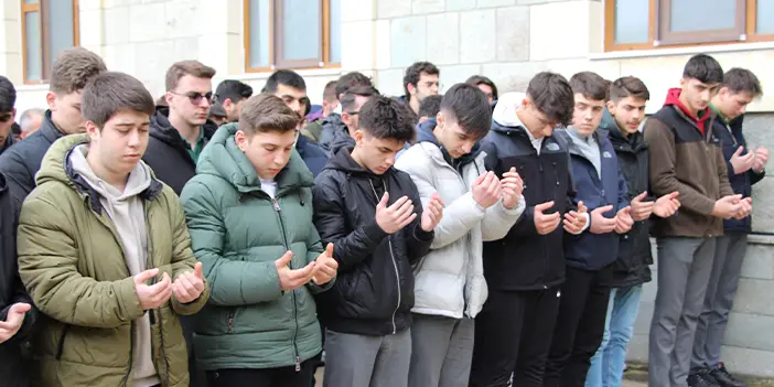 Trabzon'da tabanca ile intihar eden lise öğrencisi son yolculuğuna uğurlandı