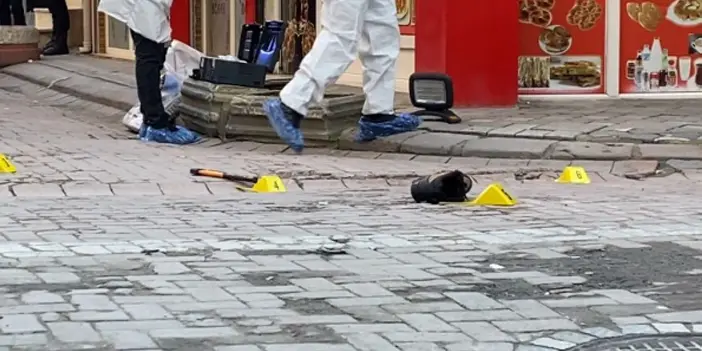 İstanbul'da baltalı vahşet! Arkadaşının kafasını kesip balkon aşağı attı