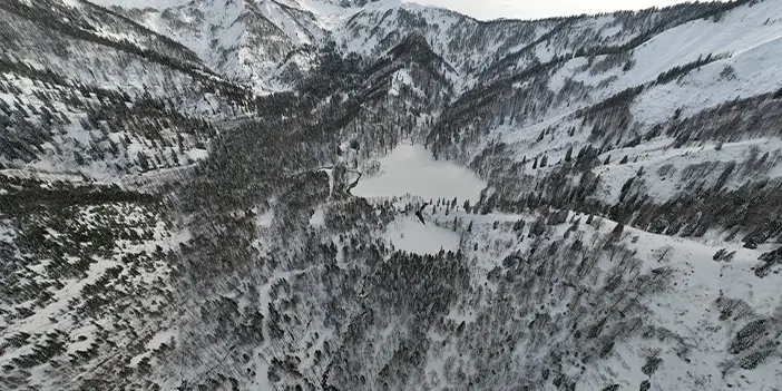  Artvin'deki Borçka Karagöl karla kaplandı! 