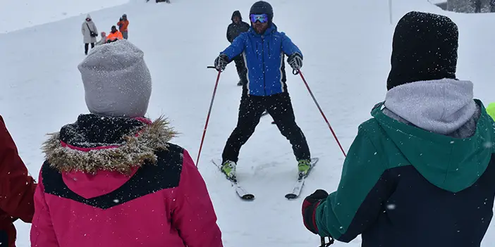 Gümüşhane'de 64 öğrenciye ücretsiz kayak eğitimi!