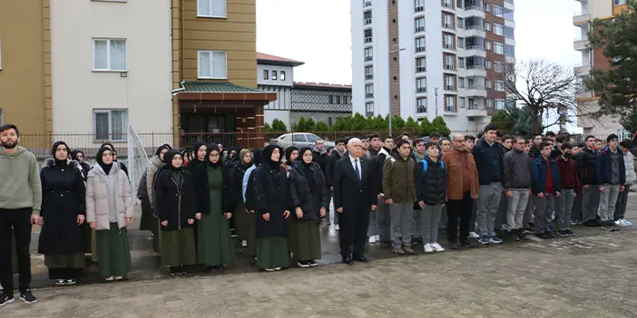 Trabzon'da depremzedeler için saygı duruşunda bulunuldu