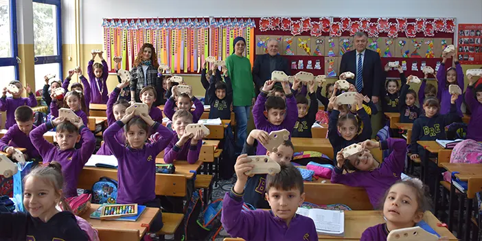Trabzon'da ahşaptan oyuncaklar yapıp çocukları mutlu ediyor!
