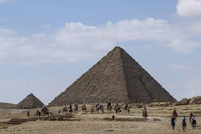misir-piramitleri-cekim-noktasi-149-milyon-turisti-agirladi-2-001.webp