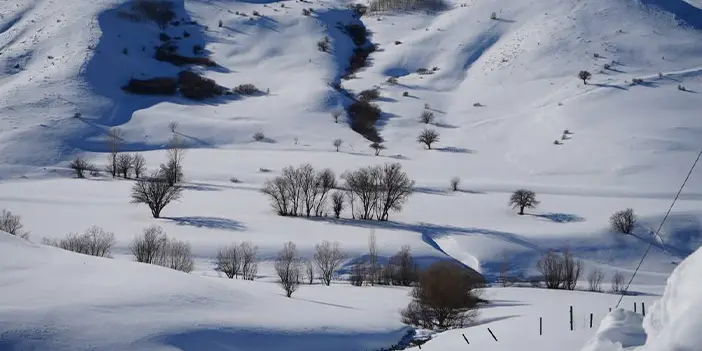 Bayburt'ta lapa lapa kar yağdı! Kar kalınlığı 4 metreyi buldu
