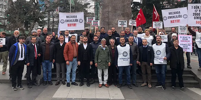 Trabzon’da EMADDER’den emeklilikte adalet için destek çağrısı! “Mezarda emekliliğe hayır” "1 gecede 17 sene yaşlandık”