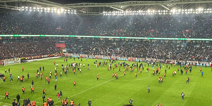 Fenerbahçeli futbolcular kışkırttı! Trabzonsporlu taraftarlar sahaya girdi