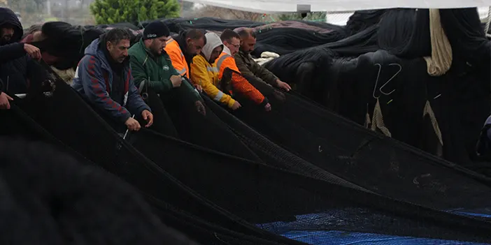 Trabzon'da balıkçılar erken ara verdi! Tekne ve ağlar bakıma alındı