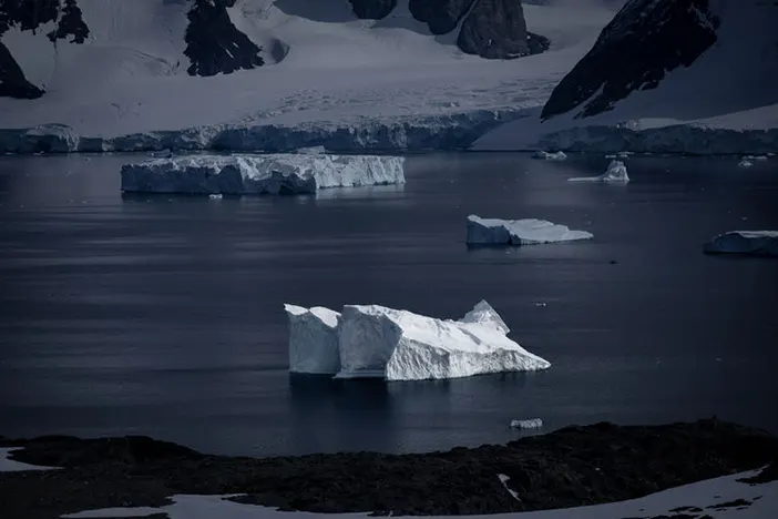 antarktikada-buzullarin-sirlarini-cozme-yolculugu-gelecegi-aydinlatan-8-ulusal-bilim-seferi-001.webp