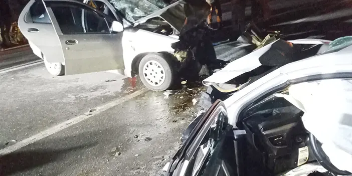Gaziantep'te iki otomobil çarpıştı! 2 ölü, 5 yaralı