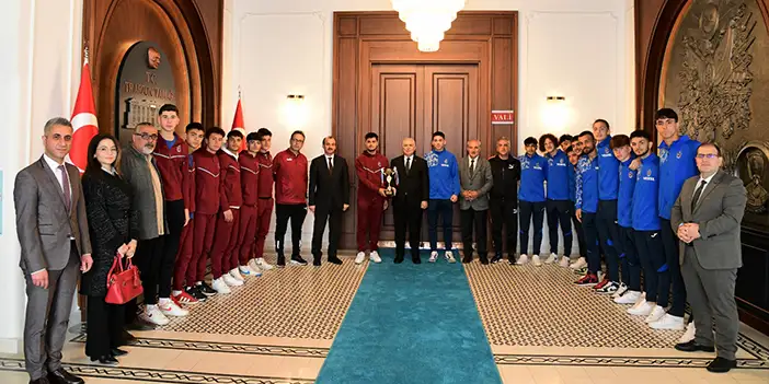Vali Aziz Yıldırım Trabzonlu şampiyonları kabul etti