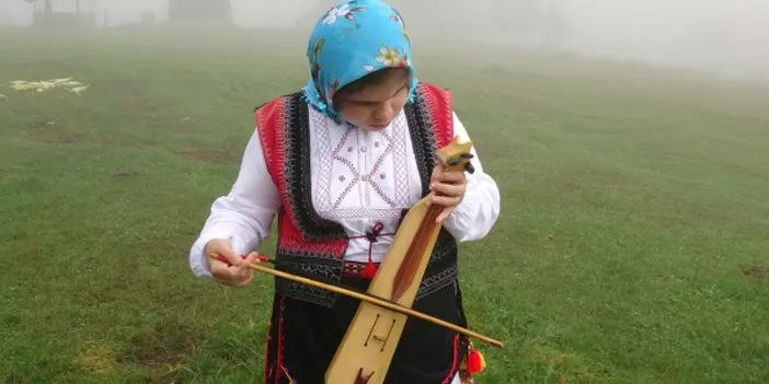 Trabzon'un geleneksel kıyafetleri nelerdir? Trabzon'un Kültürel Mirası: Müzik, Dans ve Geleneksel Sanatlar