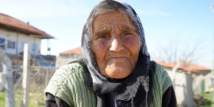 Türkiye'nin en yaşlı seçmeni Arzu Nine oyunu kullandı