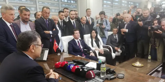 Ortahisar Belediyesi'nde devir teslim töreni! Ahmet Kaya görevi devraldı