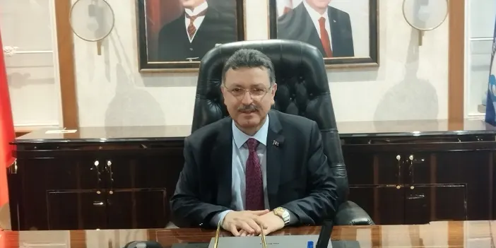 Trabzon Büyükşehir Belediyesi'nde devir teslim töreni! Ahmet Metin Genç görevi devraldı