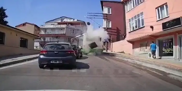 Bursa'da otobüsün su borusu bomba gibi patladı