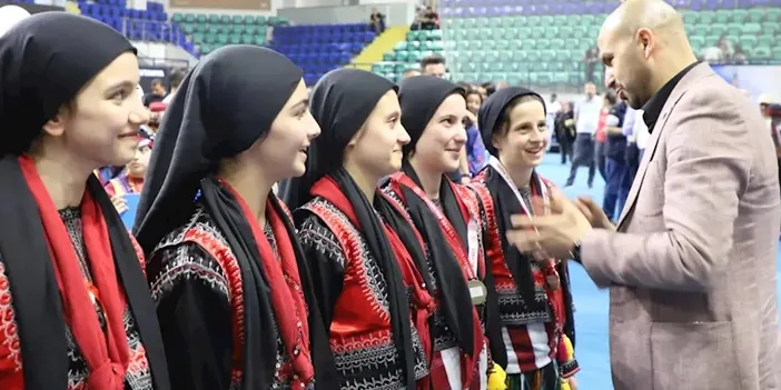 Mimar Sinan Ortaokulu Trabzon'u gururlandırdı! Halk oyunlarında Türkiye Şampiyonu 
