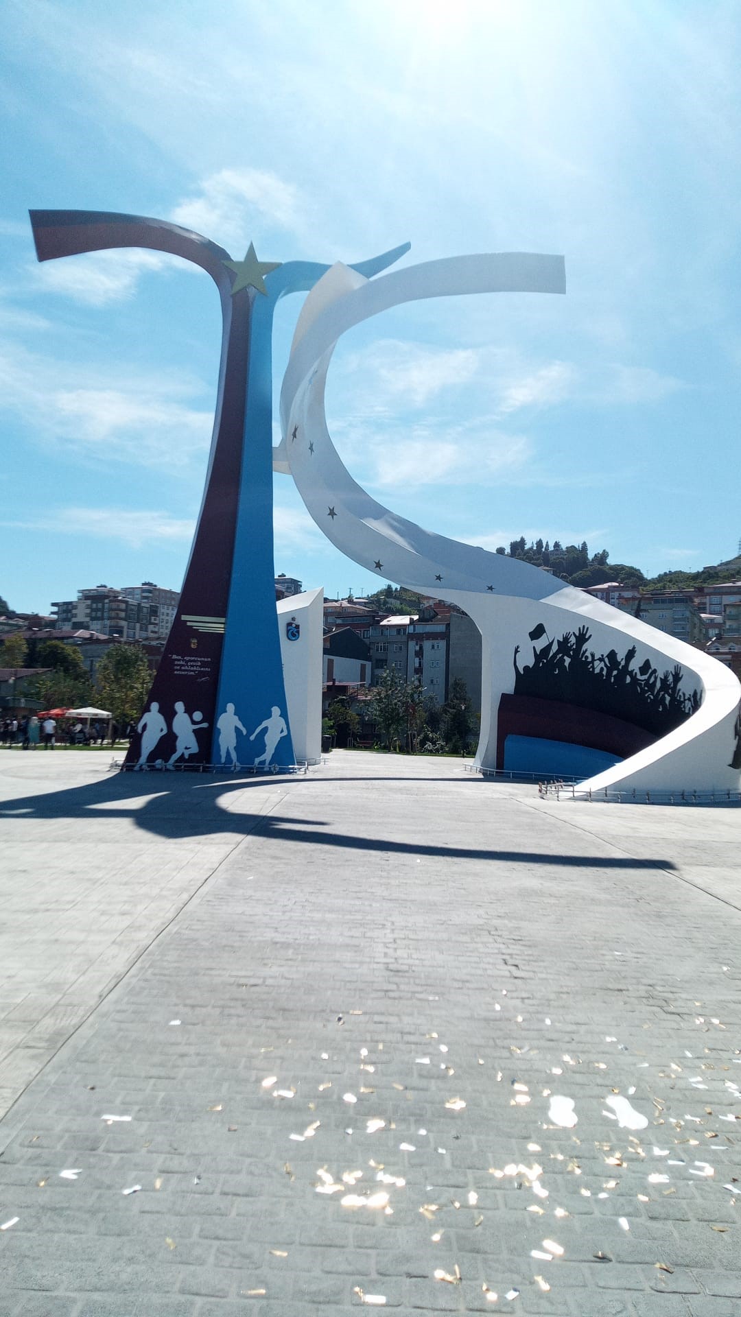 Trabzonspor'un Şampiyonluk Anıtı açıldı! Dikkat çeken yıldız detayı...