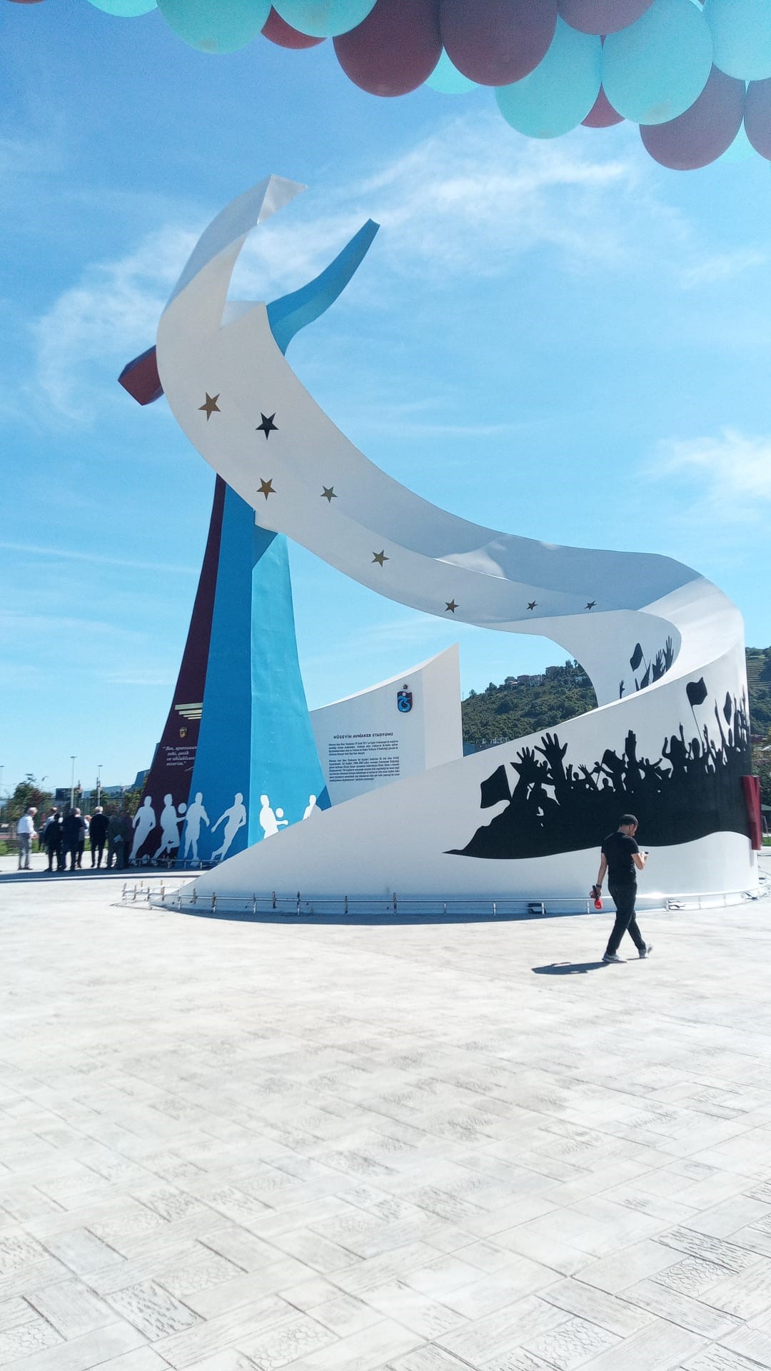 Trabzonspor'un Şampiyonluk Anıtı açıldı! Dikkat çeken yıldız detayı...